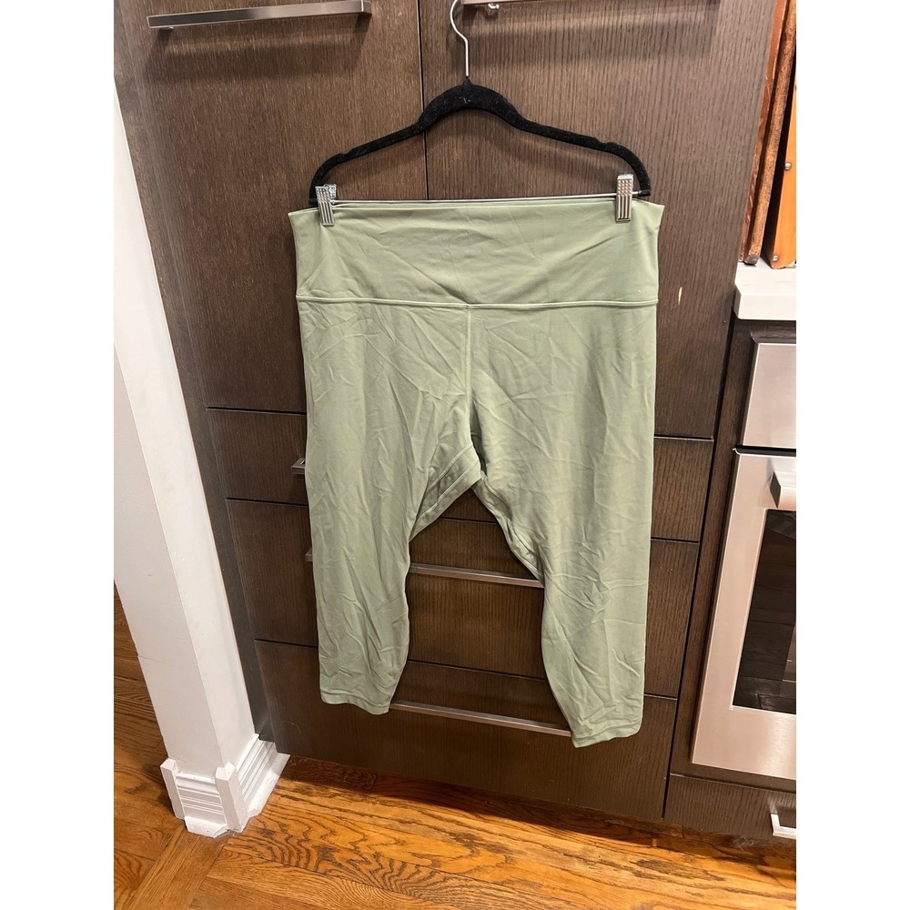 Lululemon Align high-rise pant in the color Creamy Mint size 20